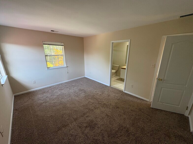 Building Photo - 7 Timber Ridge Dr