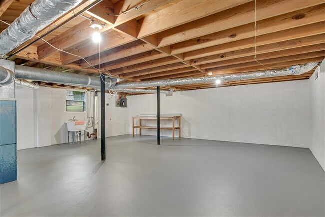 Building Photo - 718 Birchwood Ln SW