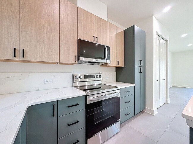 Building Photo - 334 14th St N