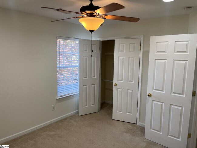 Building Photo - 154 S Lake Emory Dr