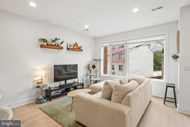 Primary Photo - 662 Glick Ct NW