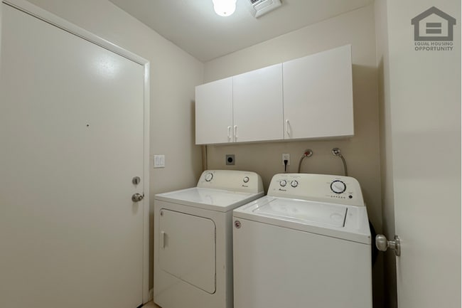 Building Photo - 3Bed/2Bath House at Baseline Rd/Rural Rd! Ready for Immediate Move-In! – NO HOA!