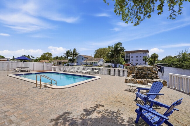 Building Photo - 1400 NE 57th St