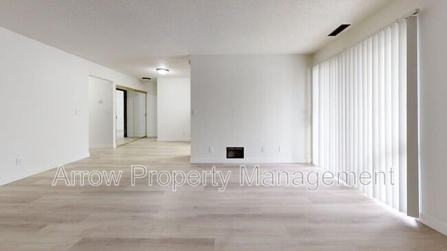 Building Photo - 207 E Arbor Ave