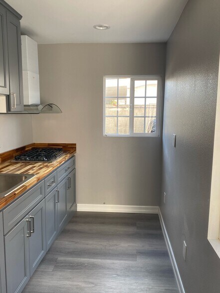 Kitchen - 3606 Santa Ana St