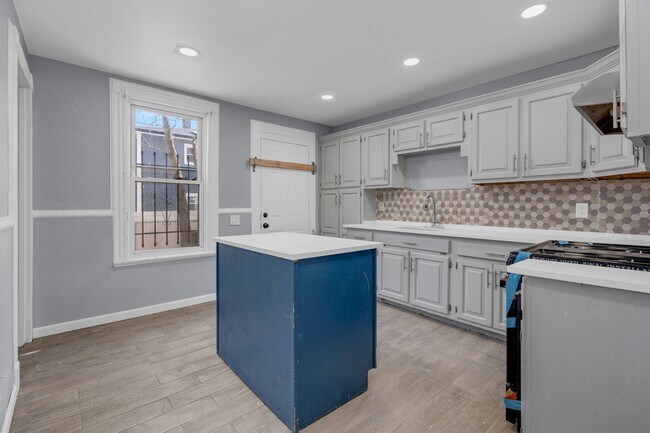 Building Photo - 555 Jefferson Ave