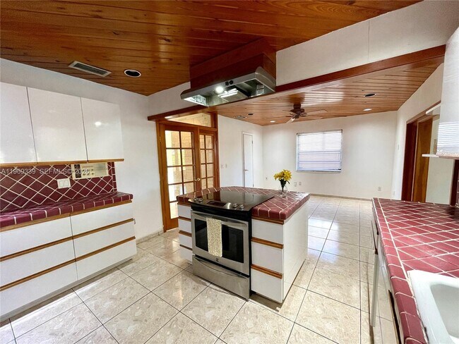 Building Photo - 2351 SW 92nd Pl