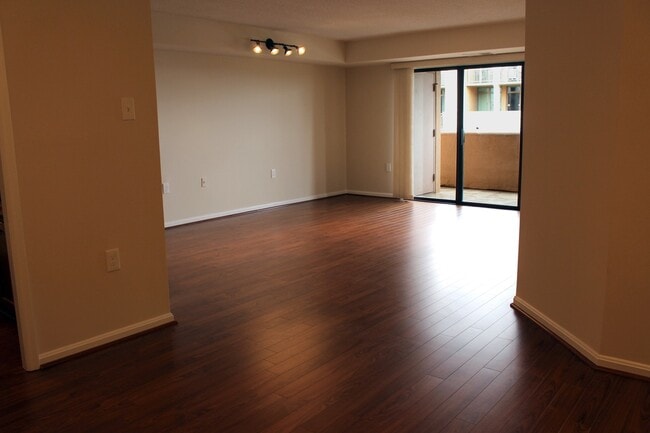 Building Photo - 1301 N Courthouse Rd