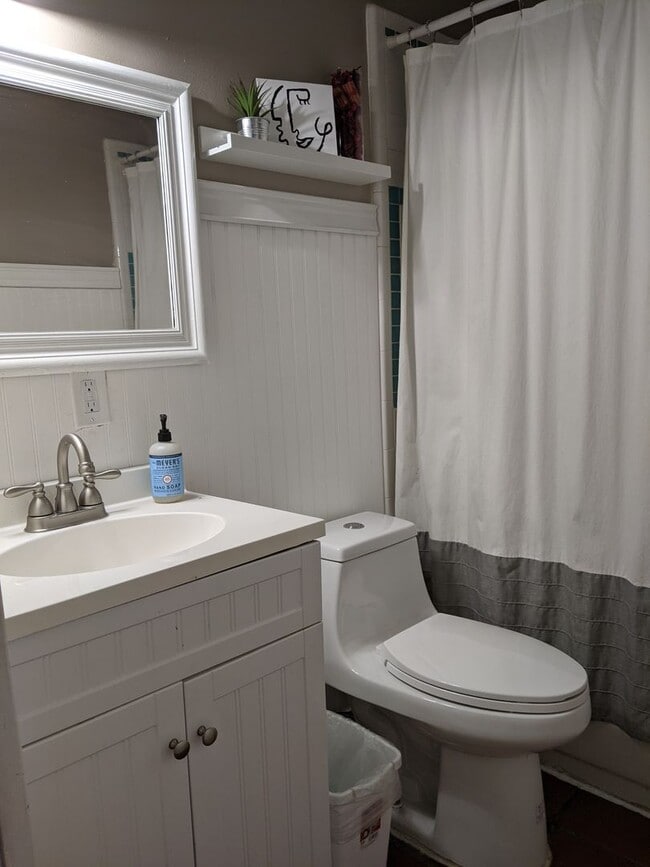 Building Photo - Heart of Conway