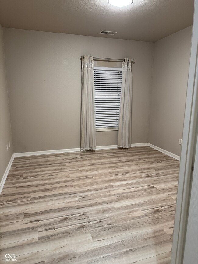 Building Photo - 12926 University Crescent