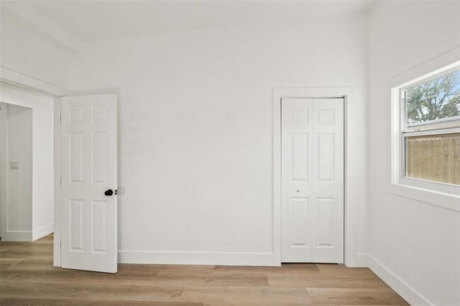 Building Photo - 4606 W Paxton Ave