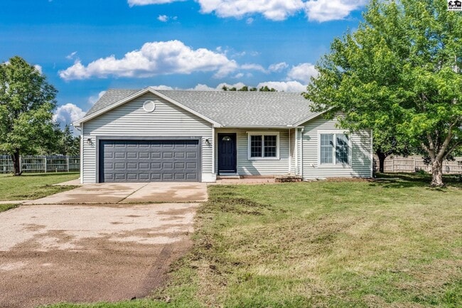 Primary Photo - 915 Wheatland Dr