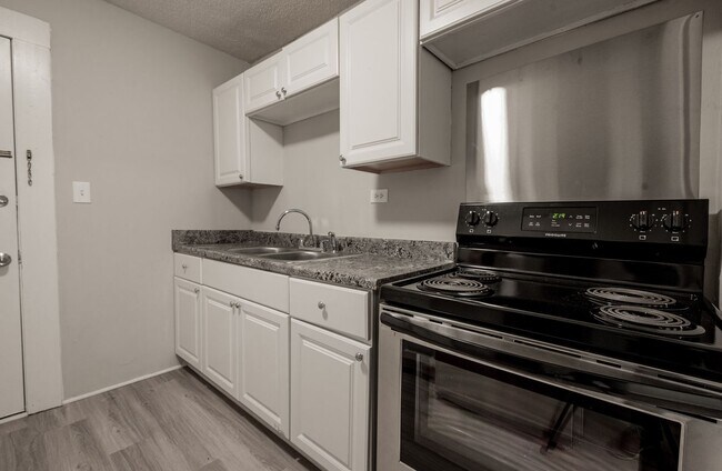 Building Photo - 303 Raynor St