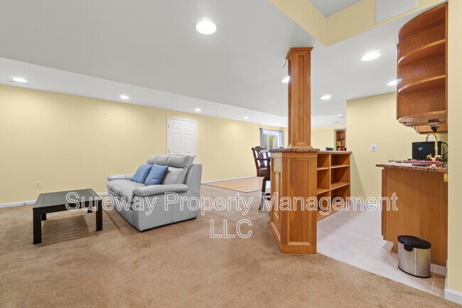 Building Photo - 2 Heather Ln