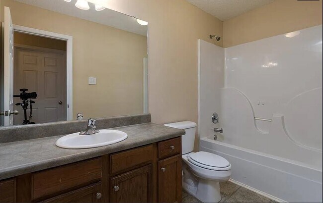 Building Photo - 8680 S Hamilton Bridges Dr