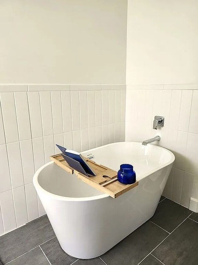 Building Photo - Charming Home Next To Sunbrook Golf Club!