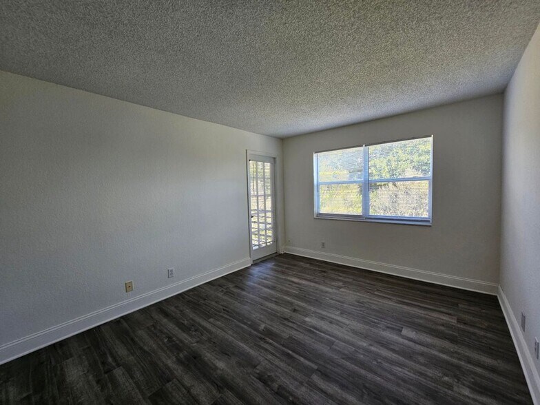 Building Photo - 120 Sparrow Dr