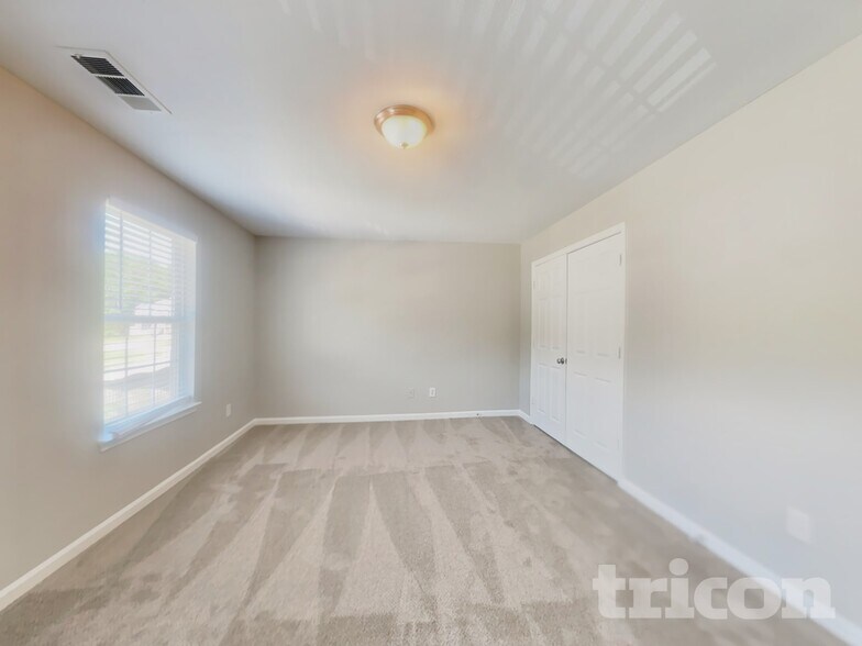 Building Photo - 613 Amberwood Dr