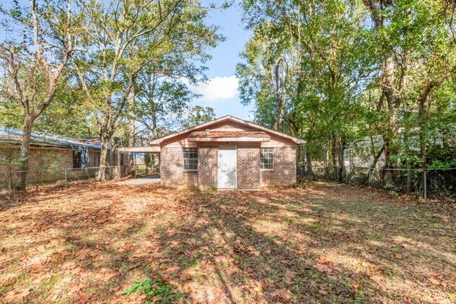 Building Photo - Charming Brick Home Close to Downtown Mobile and Quick Access to I-10!