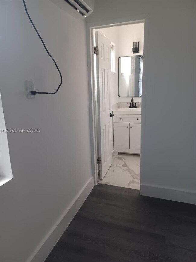 Building Photo - 1845 Dixieana St