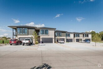 Building Photo - Luxury Townhome on West Side!