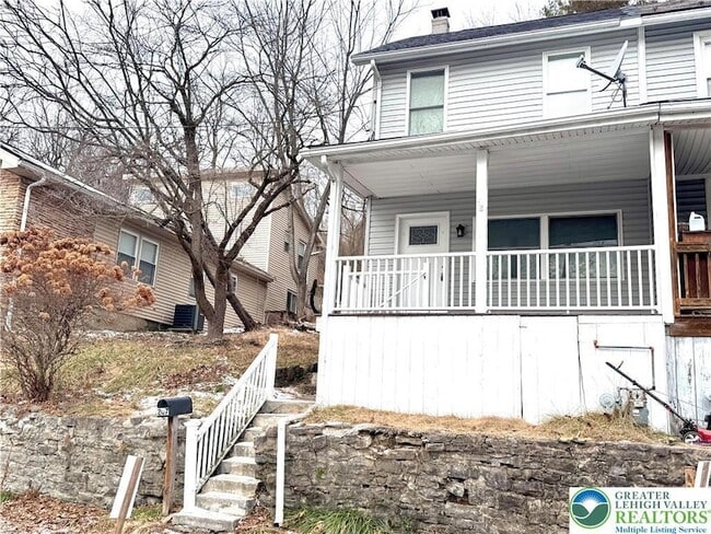 Building Photo - 207 Spring St