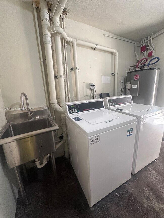 Building Photo - 1530 NE 191st St