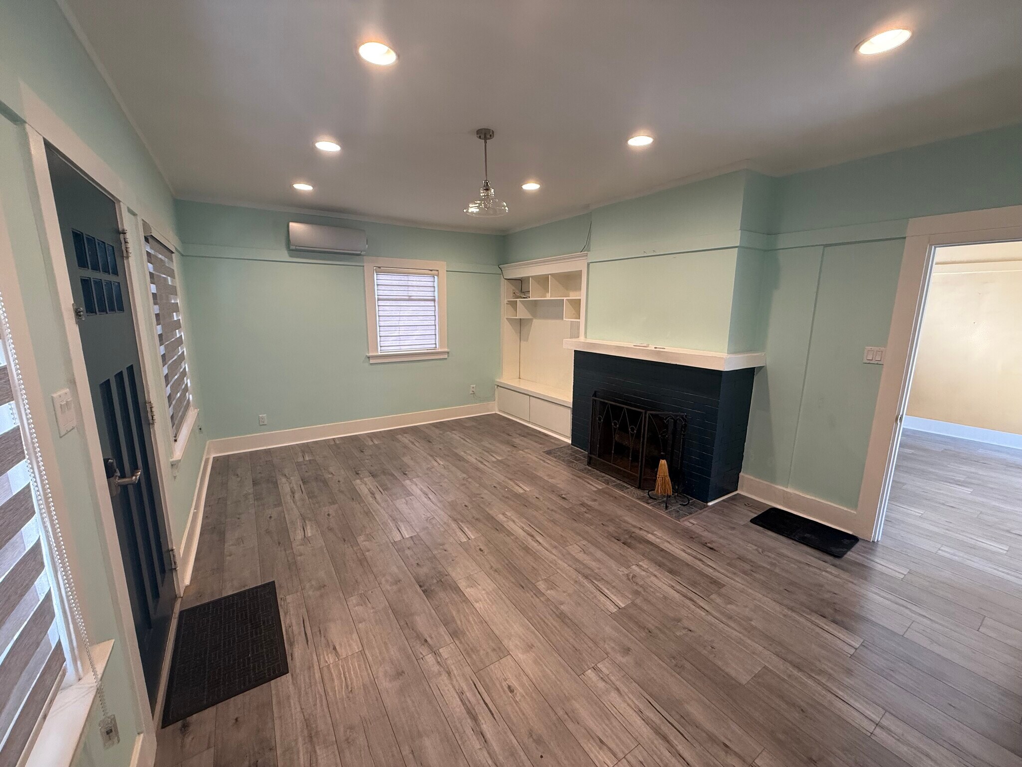 Building Photo - 396 N Mentor Ave