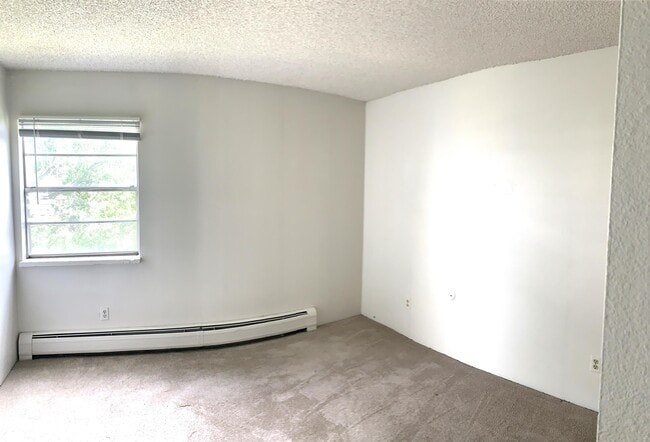 Building Photo - 1200 Golden Cir