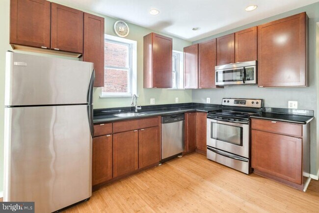 Primary Photo - 5035 Walton Ave