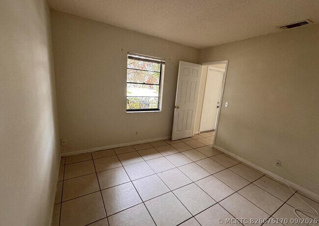 Building Photo - 1115 Goldenrod Rd