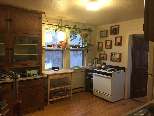 Building Photo - 1250 E Dayton St