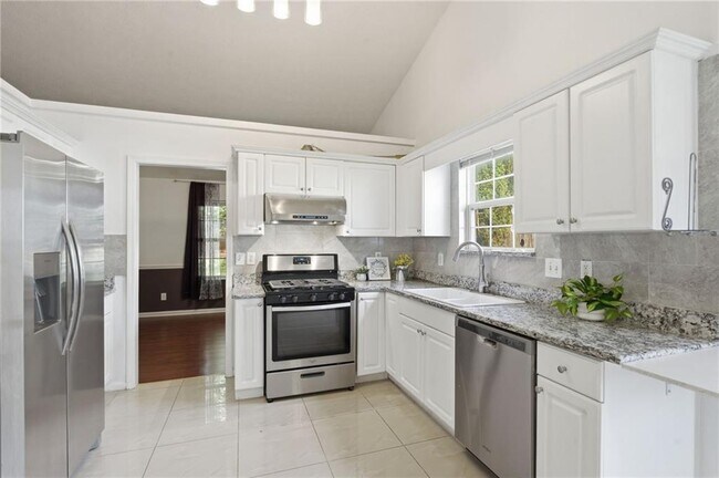 Building Photo - 575 Chandon Way