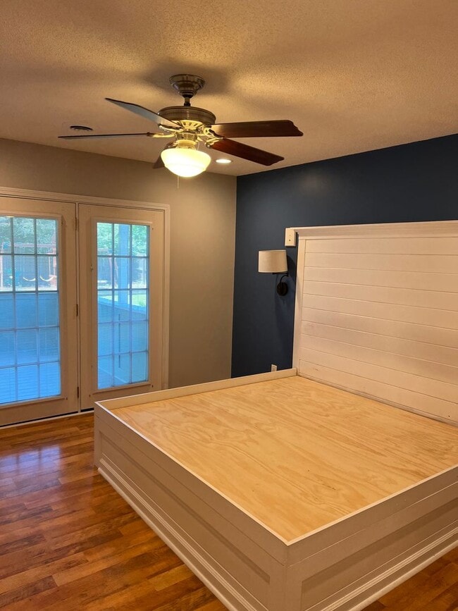 Building Photo - Remodeled home in Great Location