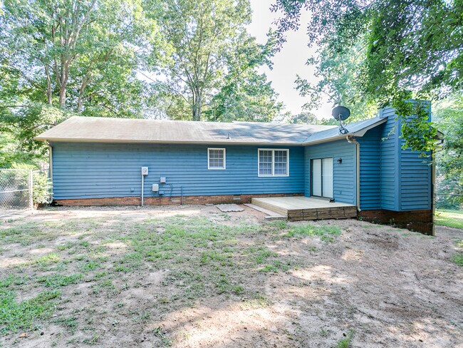 Building Photo - Spacious 3-Bed Home in District 6 with Pri...