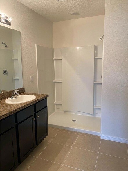 Building Photo - 2961 NE 43rd Rd