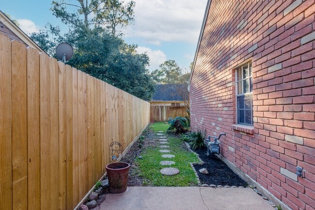 Building Photo - 9206 Towerstone Dr