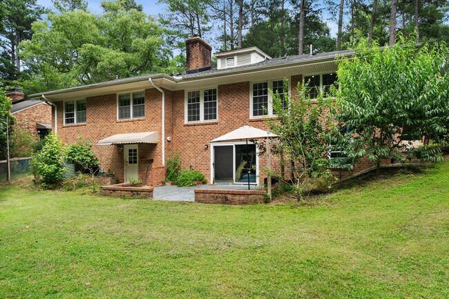 Building Photo - Modern Upgraded 4 Bed 3.5 Bath Home in SW ...