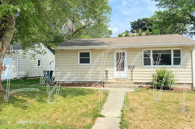 Building Photo - 3 BEDROOM 2 BATH DUPLEX Short Term Leasing!