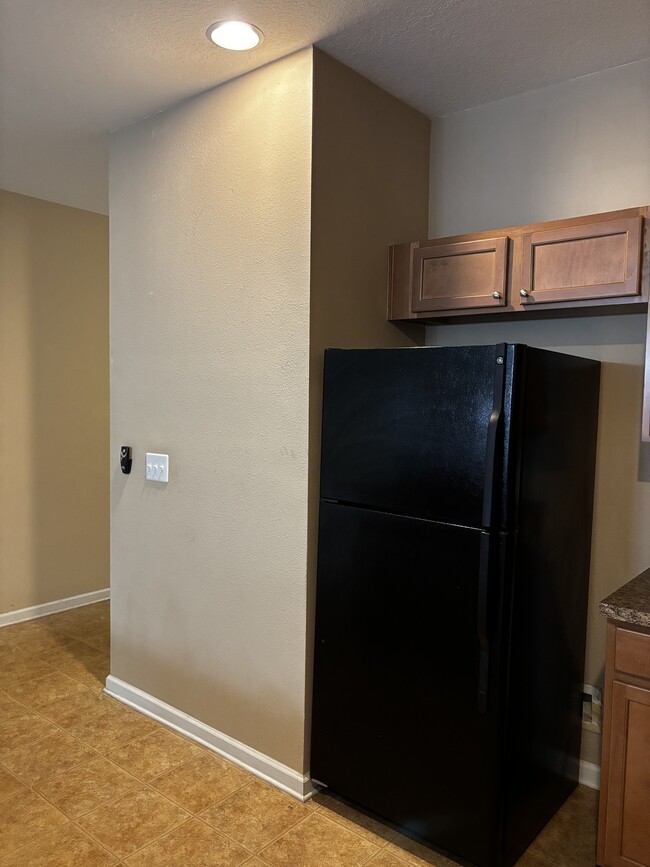 Building Photo - 6844 Misty View Dr