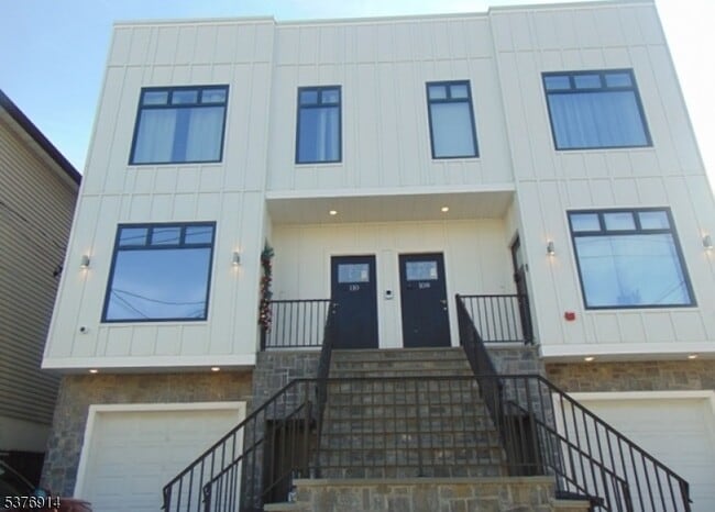 Primary Photo - 108 Mill St