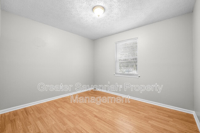 Building Photo - 615 W Tietgen St