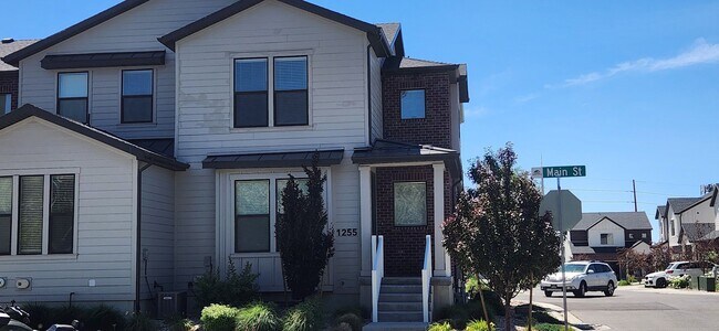 Building Photo - $2,000 OFF 4-bed, 3.5-bath Townhome Available Now!