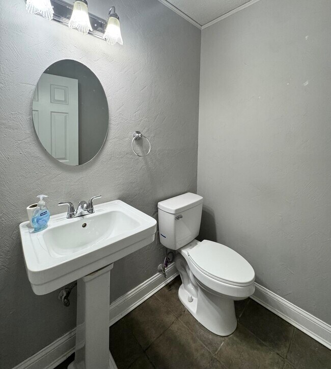 Building Photo - 344 Stonegate Way