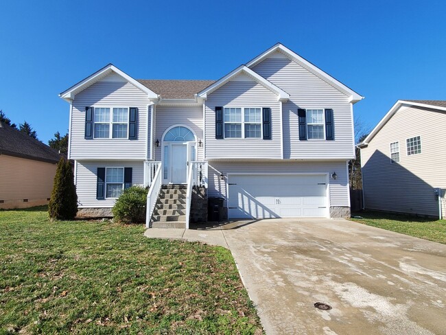 Primary Photo - 5 Bedrooms 3 Bathroom Split Foyer
