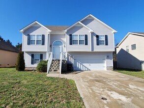 Building Photo - 5 Bedrooms 3 Bathroom Split Foyer