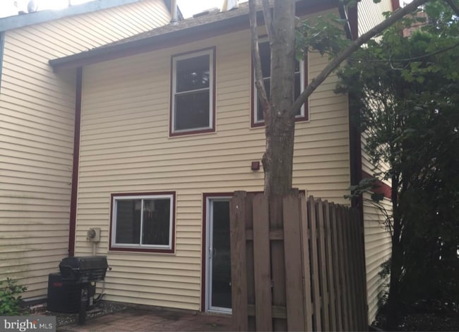 Building Photo - 137 Chelsea Cir