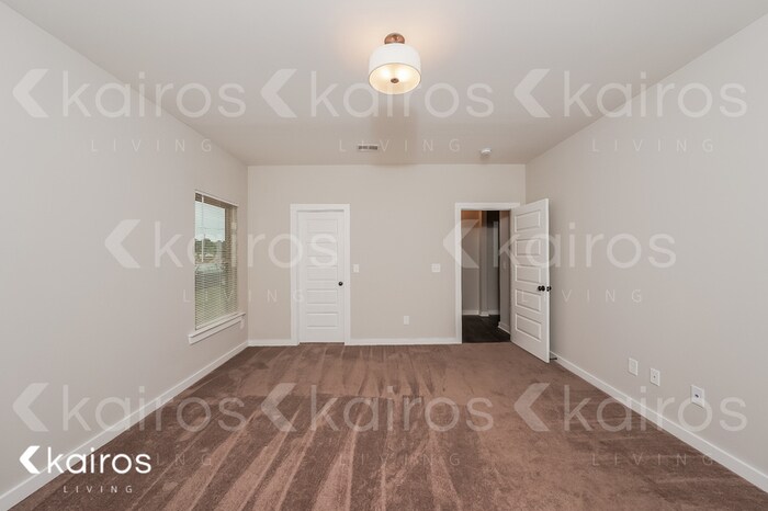 Building Photo - 633 White Oak Cir