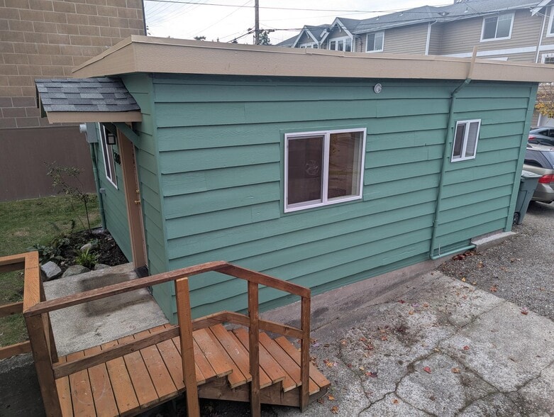 Studio Side - 308 1/2 5th Ave S