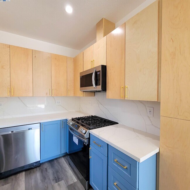 Building Photo - 110 S 37th St